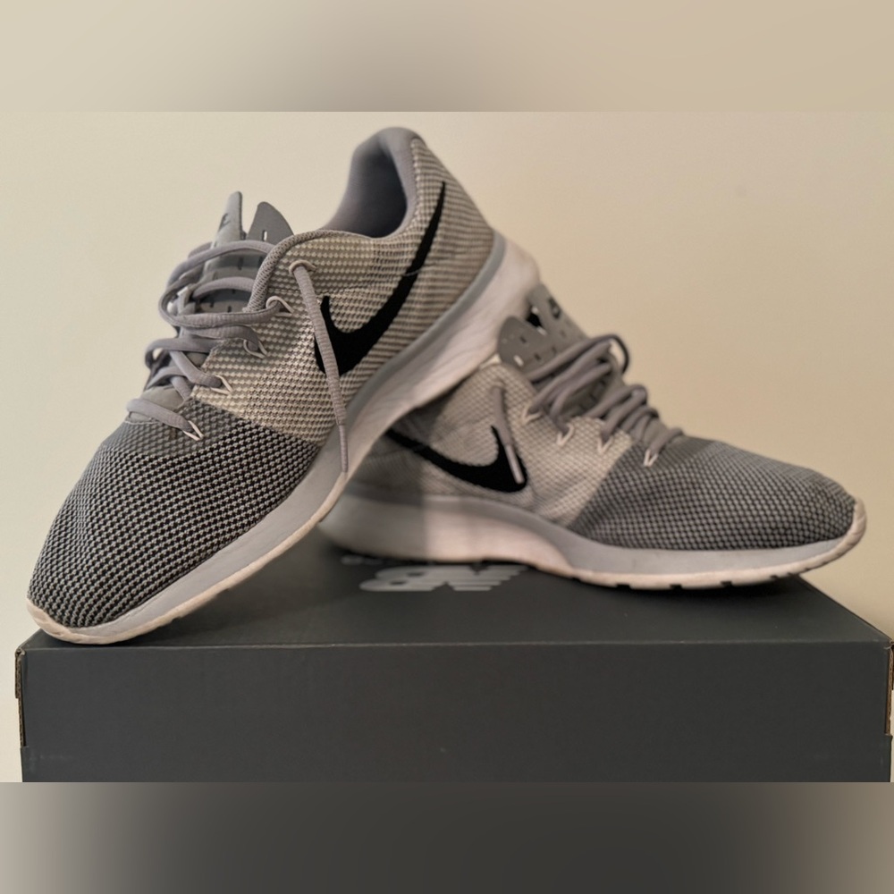 Grey/White/Black Nike Shoes. Used - Good Condition. Men’s 11.5z